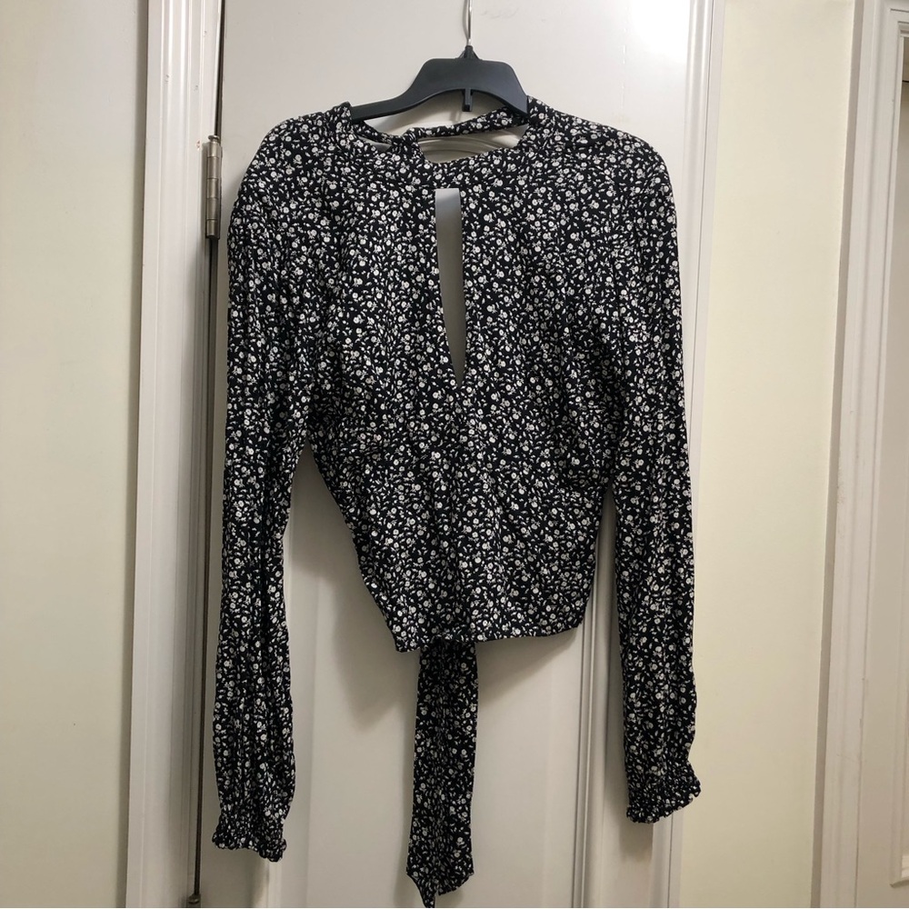 Abercrombie black and white backless too Small